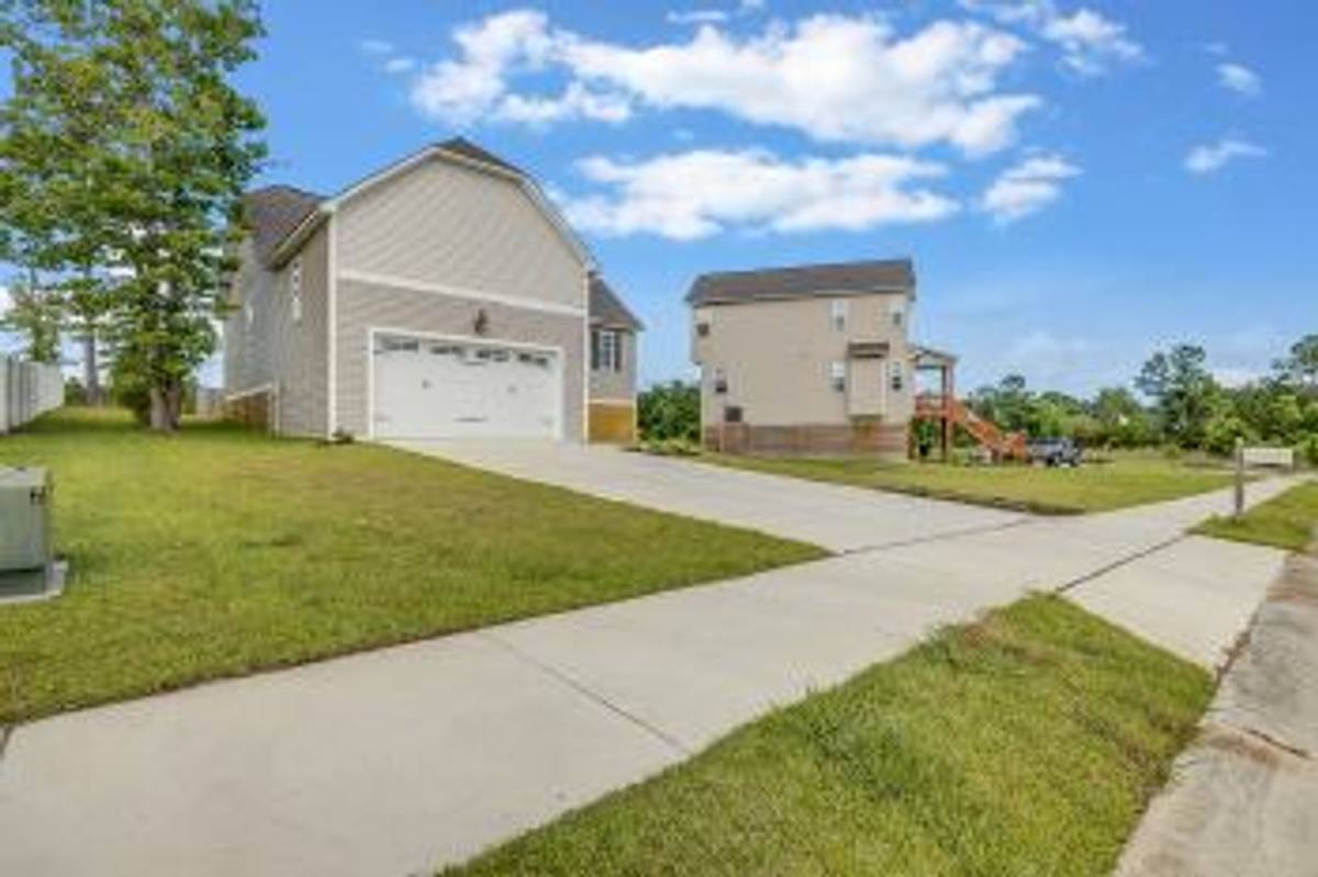 House for rent at 305 Broadleaf Dr, Jacksonville, NC 28546