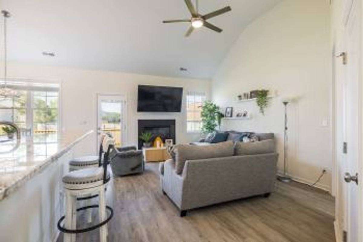 House for rent at 305 Broadleaf Dr, Jacksonville, NC 28546