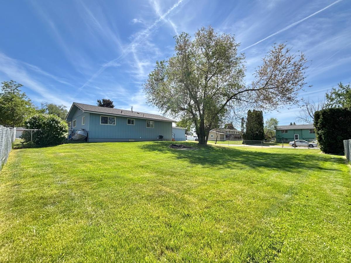 Apartment for rent at 1019 N Woodward Rd #1, Spokane, WA 99206