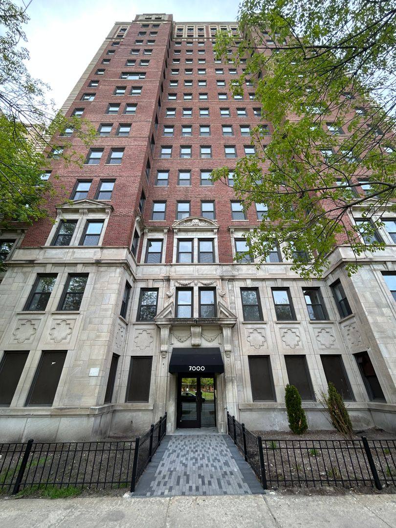 Apartment for rent at 7000 S Shore Dr, Chicago, IL 60649