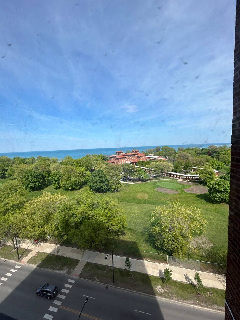 Apartment for rent at 7000 S Shore Dr, Chicago, IL 60649