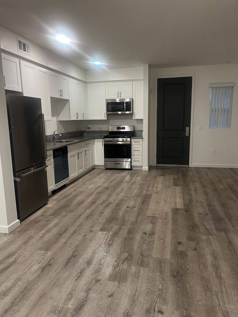 Apartment for rent at 15755 Saticoy St, Van Nuys, CA 91406