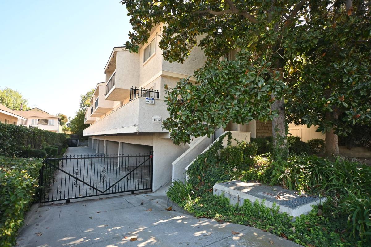 Apartment for rent at 812 S Marengo Ave, Pasadena, CA 91106