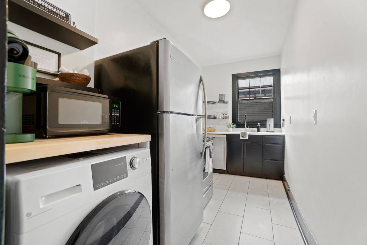 Apartment for rent at 1232 W Washington Blvd, Fort Wayne, IN 46802