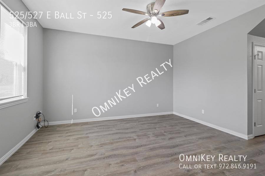 Townhouse for rent at 525 527 E Ball St #525, Whitewright, TX 75491