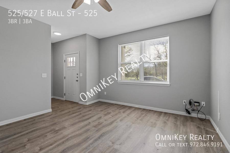 Townhouse for rent at 525 527 E Ball St #525, Whitewright, TX 75491