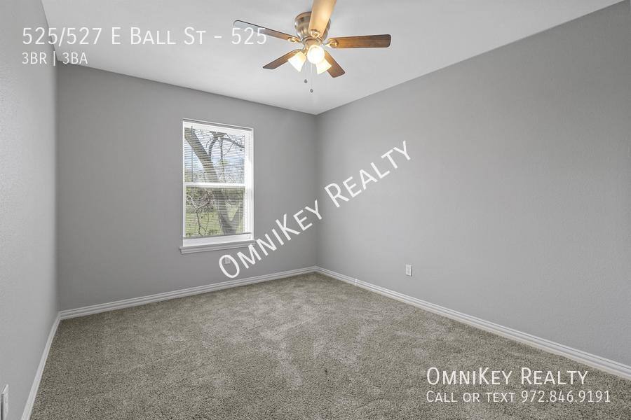 Townhouse for rent at 525 527 E Ball St #525, Whitewright, TX 75491