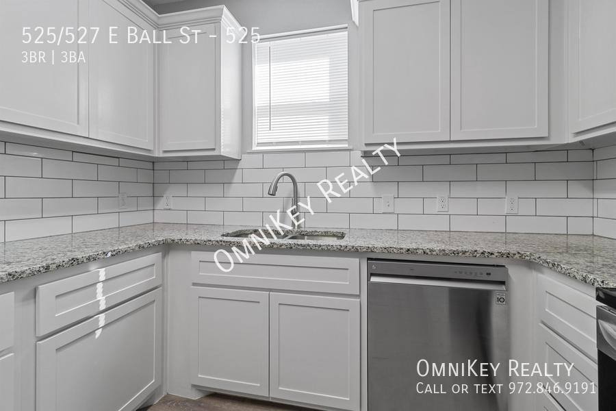 Townhouse for rent at 525 527 E Ball St #525, Whitewright, TX 75491
