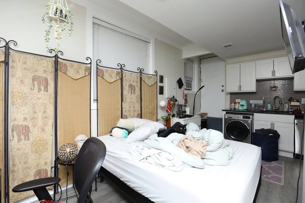 Apartment for rent at 6485 W Roscoe #DDG, Chicago, IL 60657