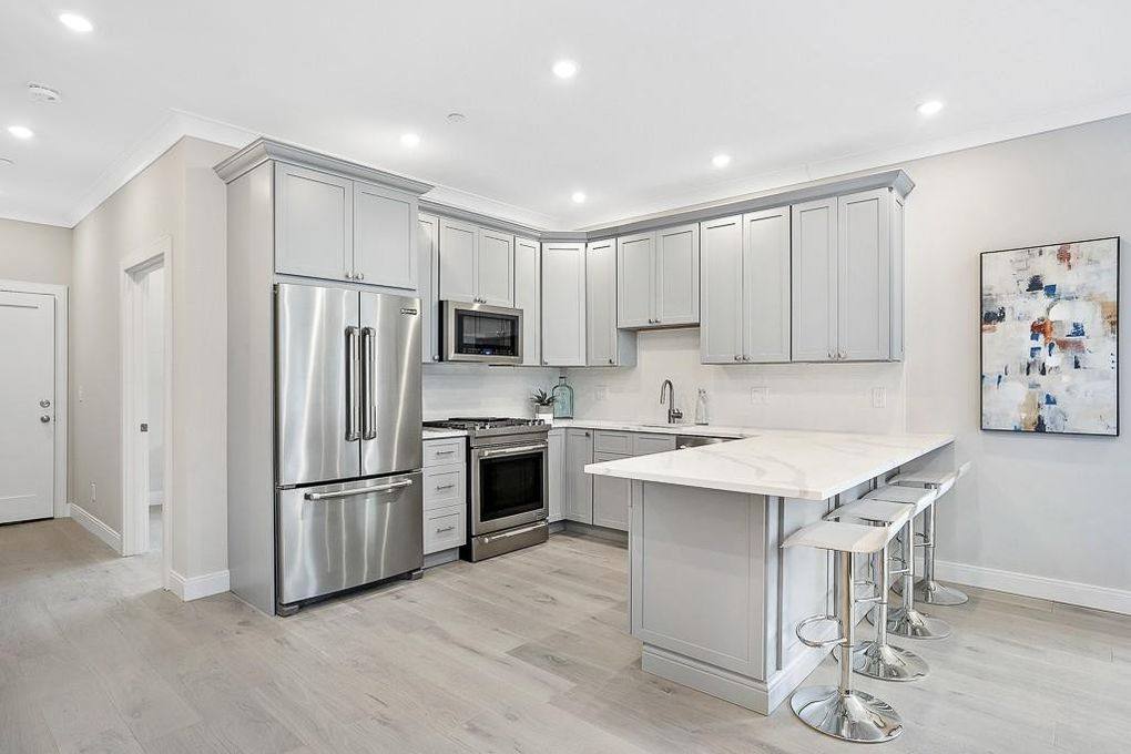 Apartment for rent at 32 Cummins Highway 6, Roslindale, MA 02131