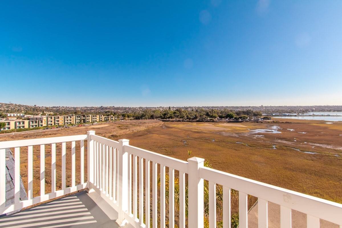 Apartment for rent at 4015 Crown Point Dr, San Diego, CA 92109