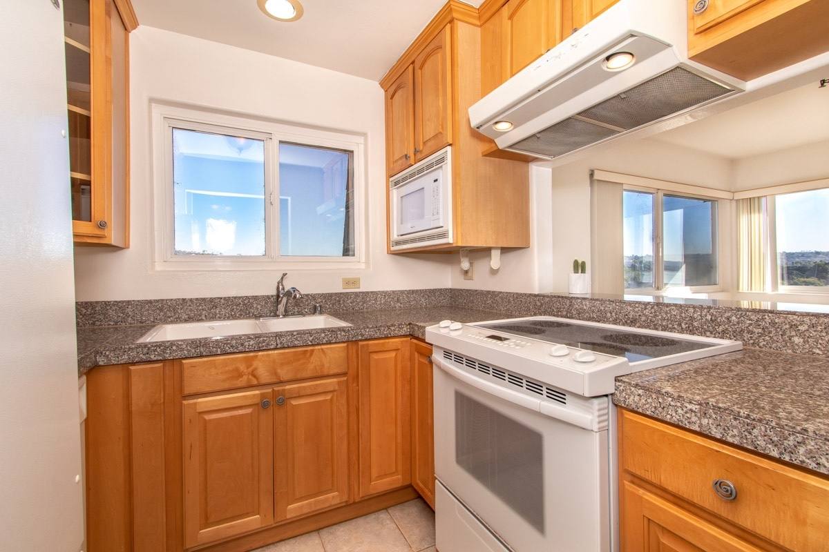 Apartment for rent at 4015 Crown Point Dr, San Diego, CA 92109