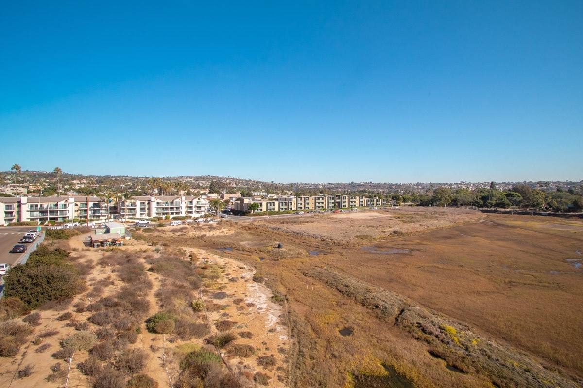 Apartment for rent at 4015 Crown Point Dr, San Diego, CA 92109