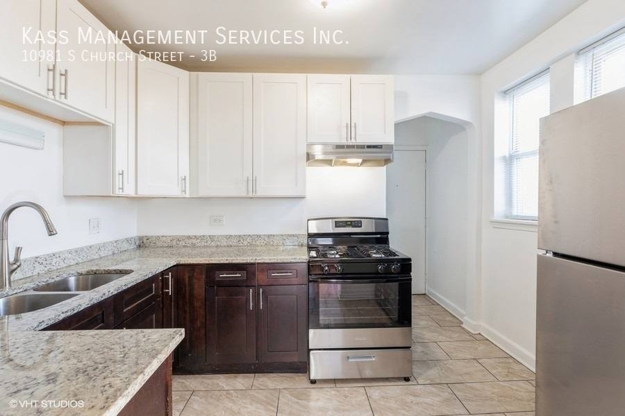 Apartment for rent at 10981 S Church St #3B, Chicago, IL 60643