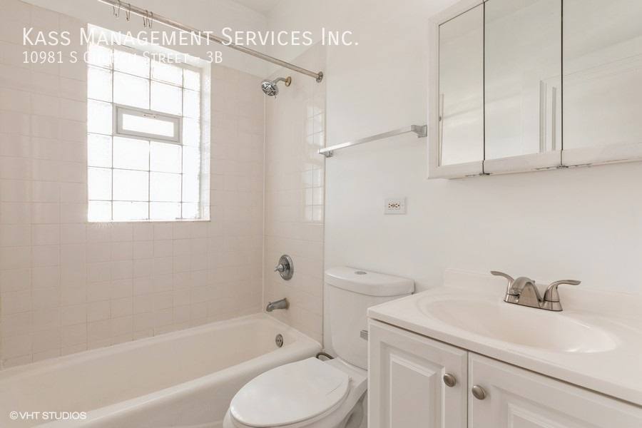 Apartment for rent at 10981 S Church St #3B, Chicago, IL 60643