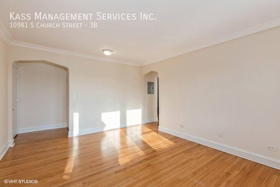 Apartment for rent at 10981 S Church St #3B, Chicago, IL 60643