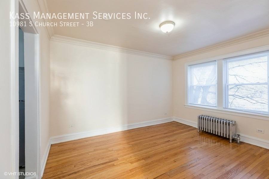 Apartment for rent at 10981 S Church St #3B, Chicago, IL 60643