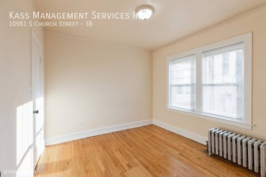 Apartment for rent at 10981 S Church St #3B, Chicago, IL 60643