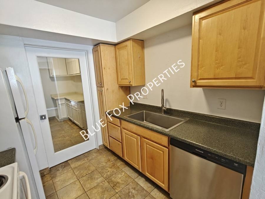 Townhouse for rent at 880 E Peppergrass Lane, Tucson, AZ 85719