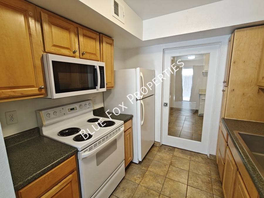 Townhouse for rent at 880 E Peppergrass Lane, Tucson, AZ 85719
