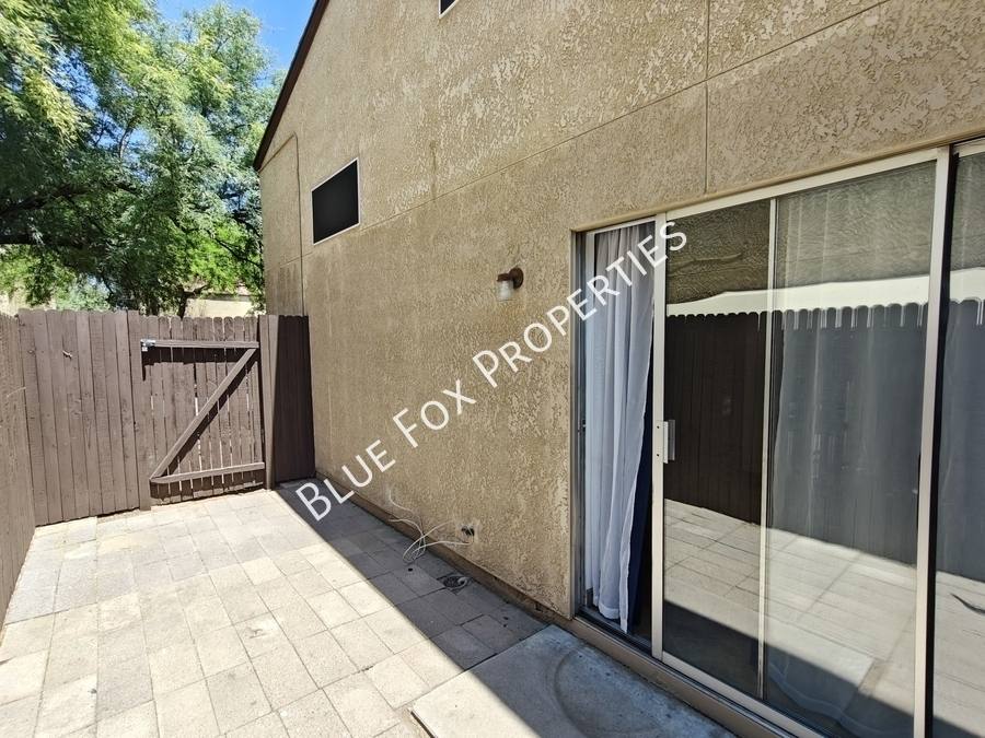 Townhouse for rent at 880 E Peppergrass Lane, Tucson, AZ 85719