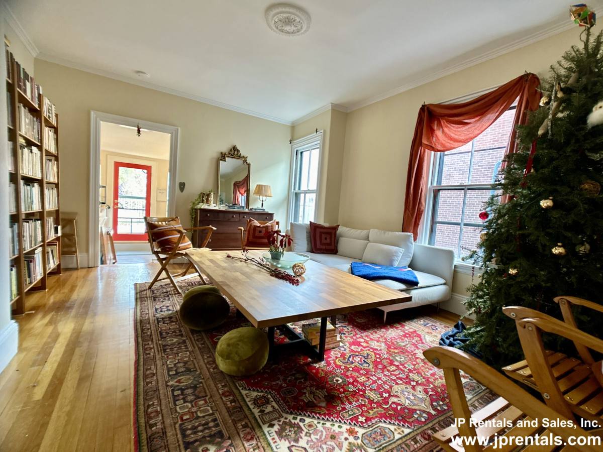 Apartment for rent at 36 Alveston St #2, Jamaica Plain, MA 02130
