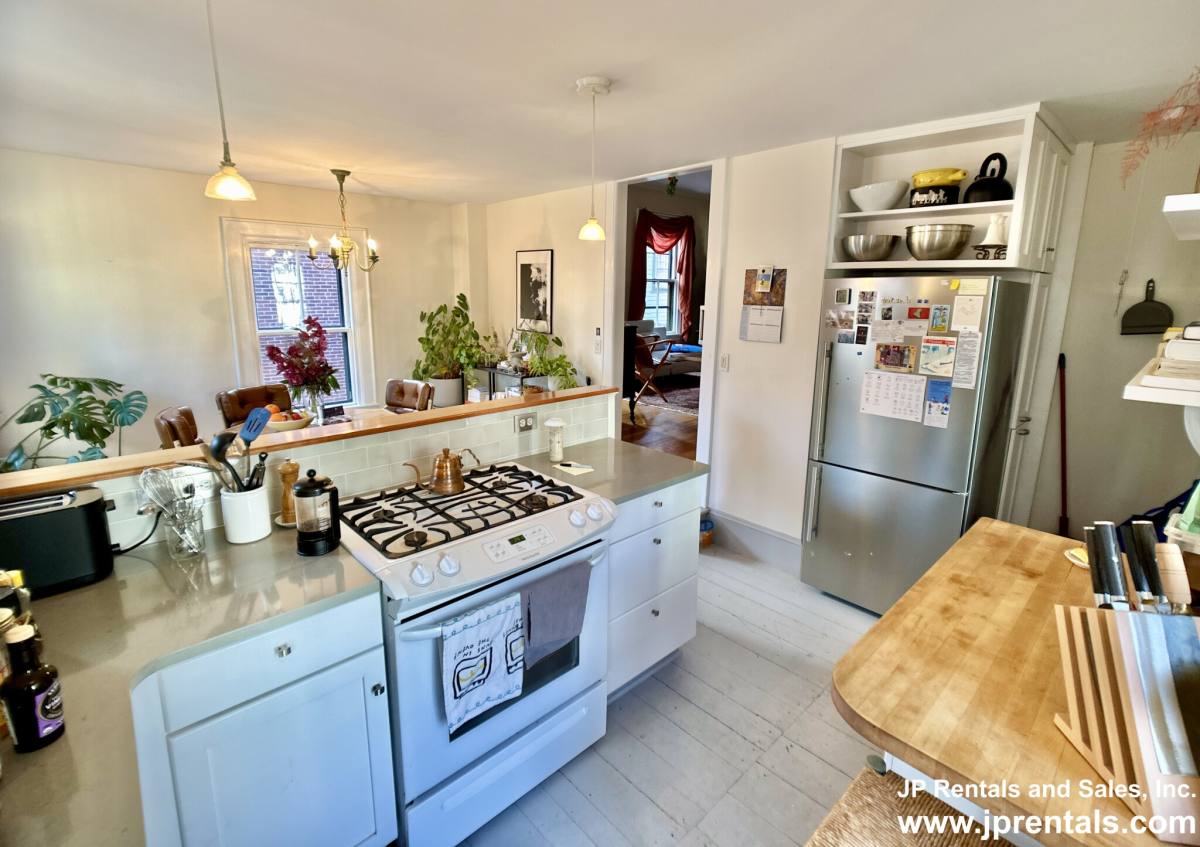Apartment for rent at 36 Alveston St #2, Jamaica Plain, MA 02130