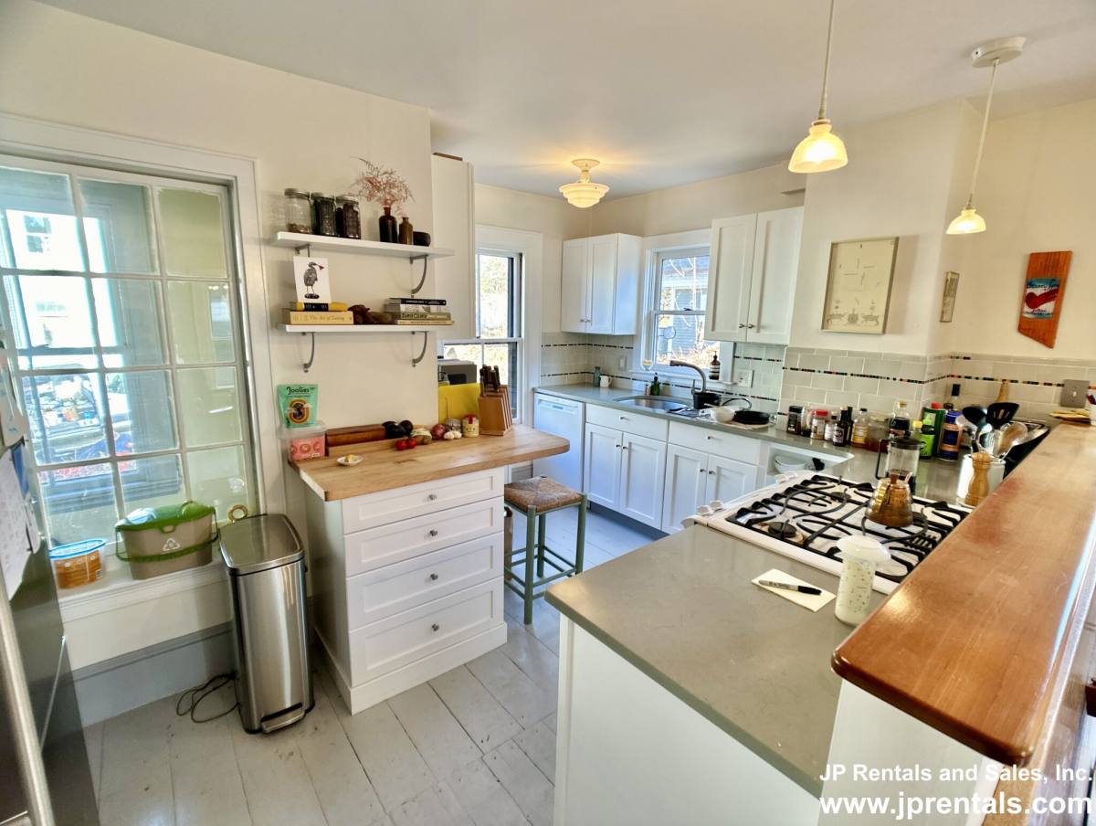 Apartment for rent at 36 Alveston St #2, Jamaica Plain, MA 02130