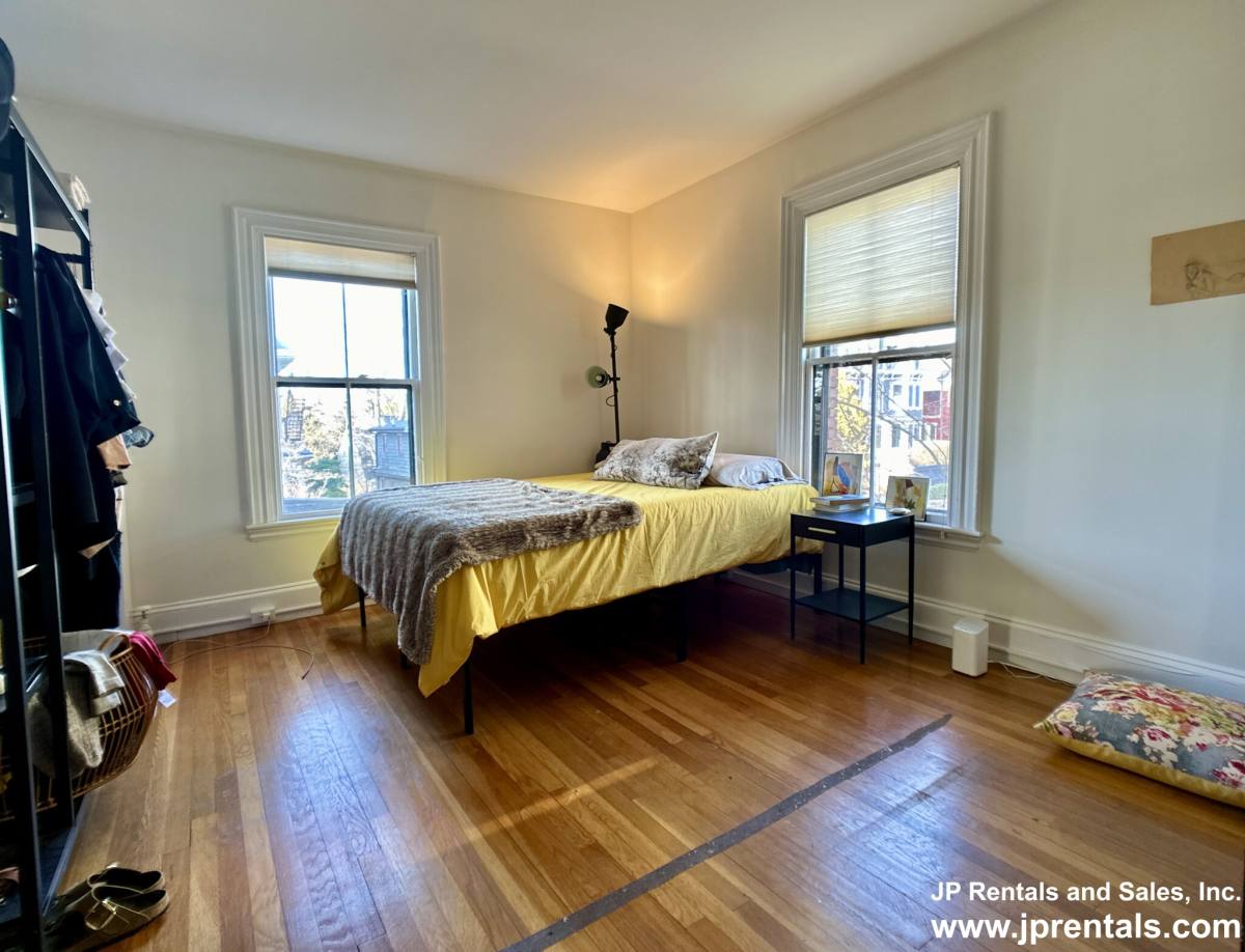 Apartment for rent at 36 Alveston St #2, Jamaica Plain, MA 02130