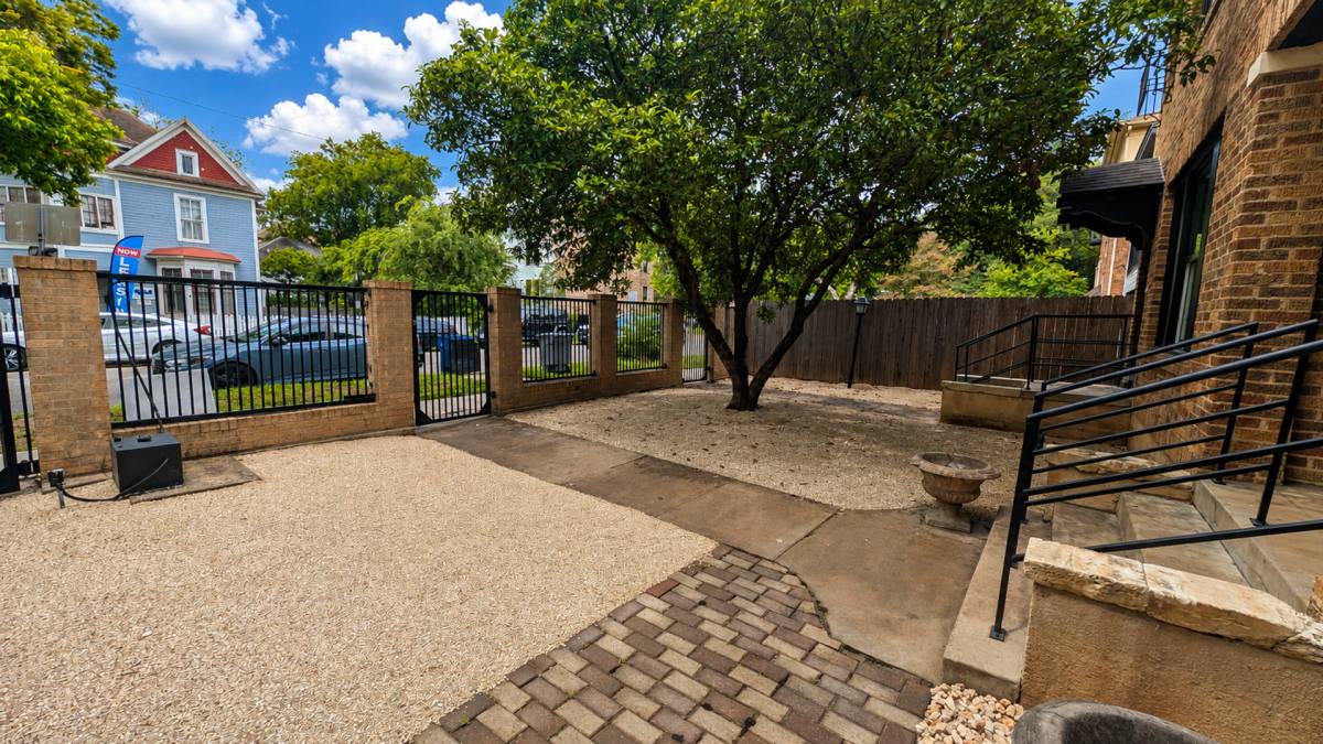 House for rent at 910 W 22nd 1 2 St, Austin, TX 78705