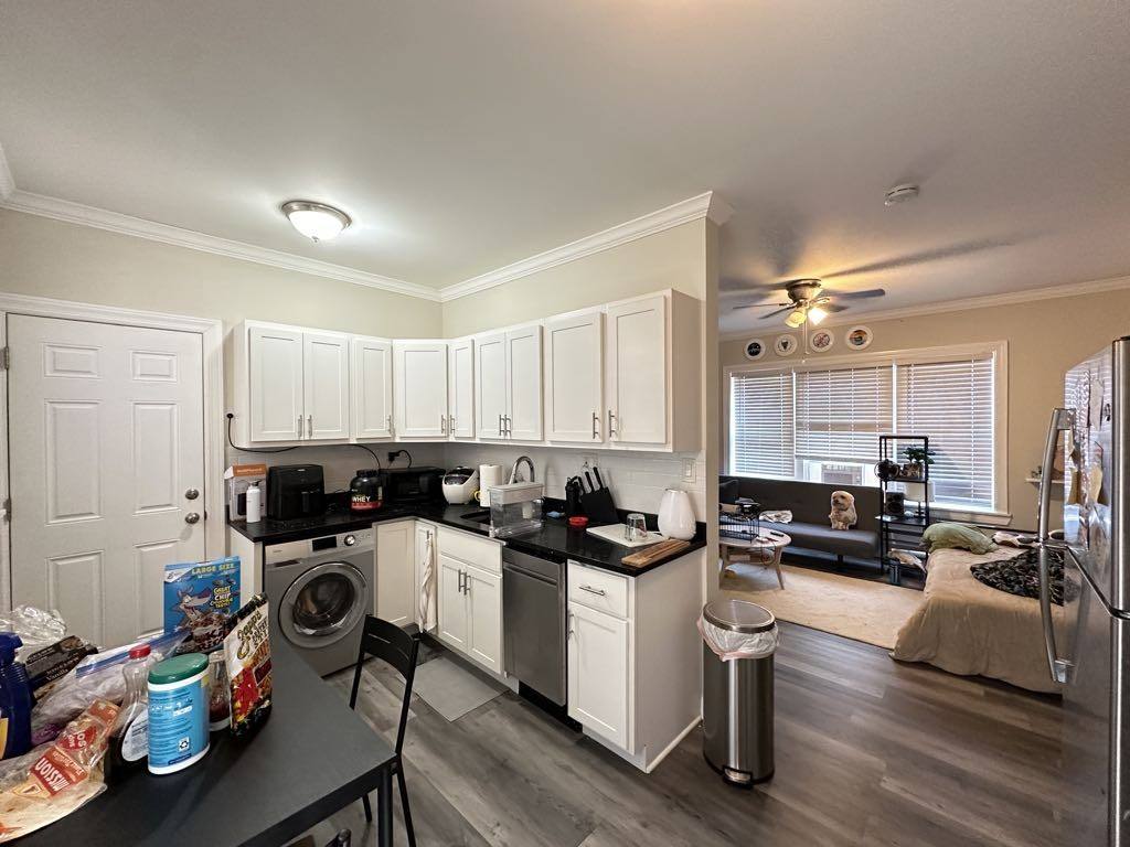 Apartment for rent at 6465 W Roscoe #SA9, Chicago, IL 60657