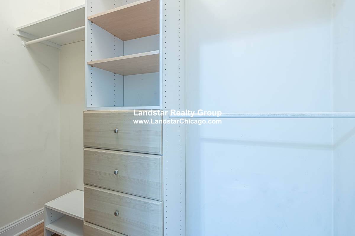Apartment for rent at 754 W Bittersweet #3, Chicago, IL 60613