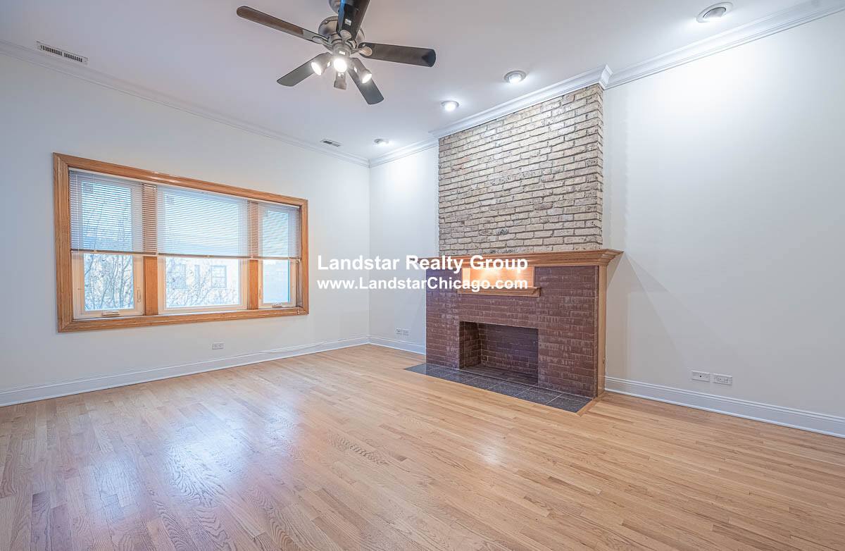 Apartment for rent at 754 W Bittersweet #3, Chicago, IL 60613