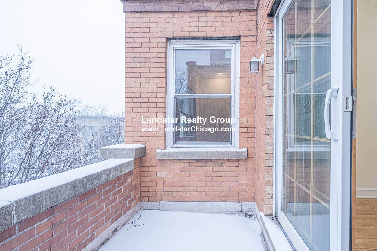 Apartment for rent at 754 W Bittersweet #3, Chicago, IL 60613