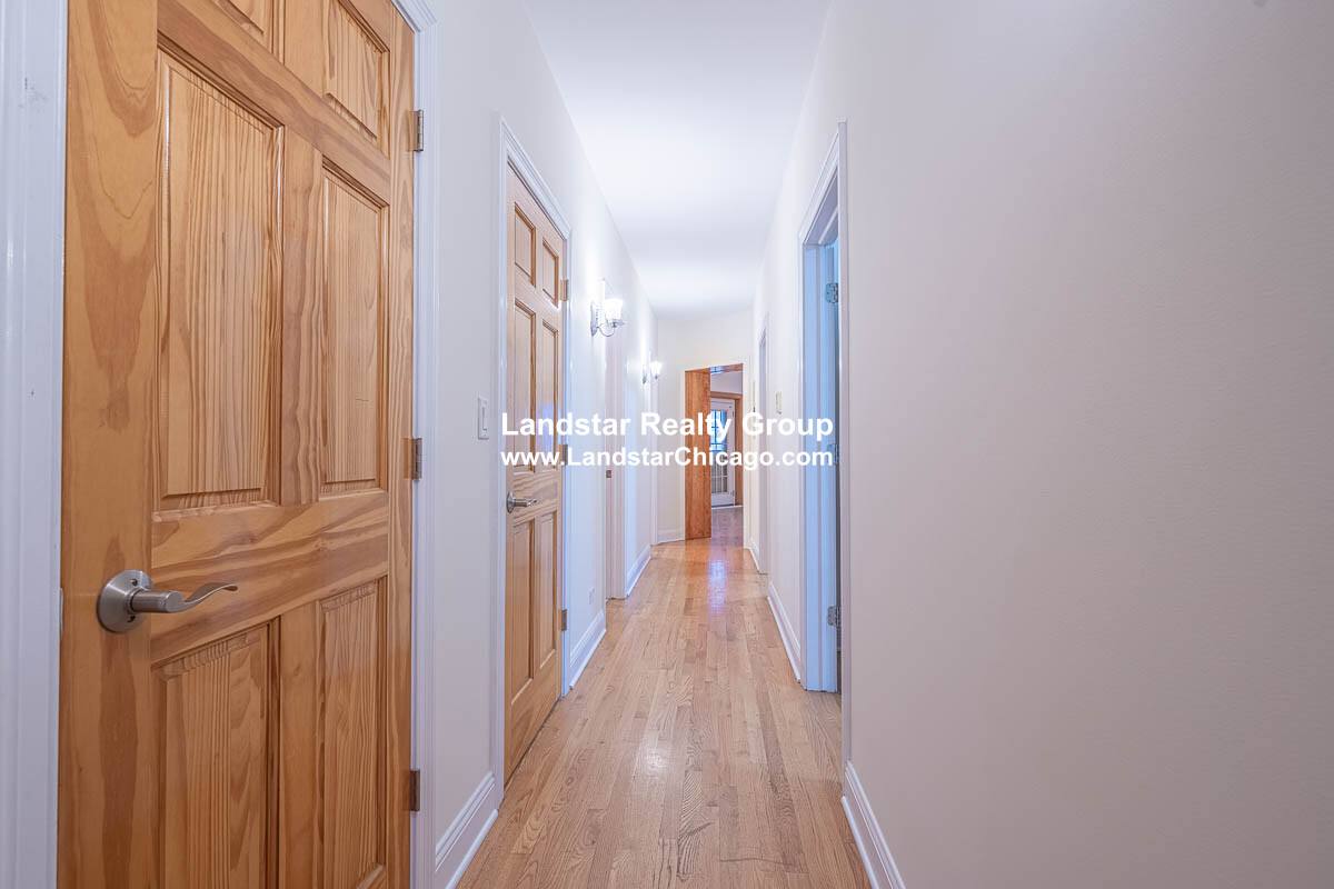 Apartment for rent at 754 W Bittersweet #3, Chicago, IL 60613