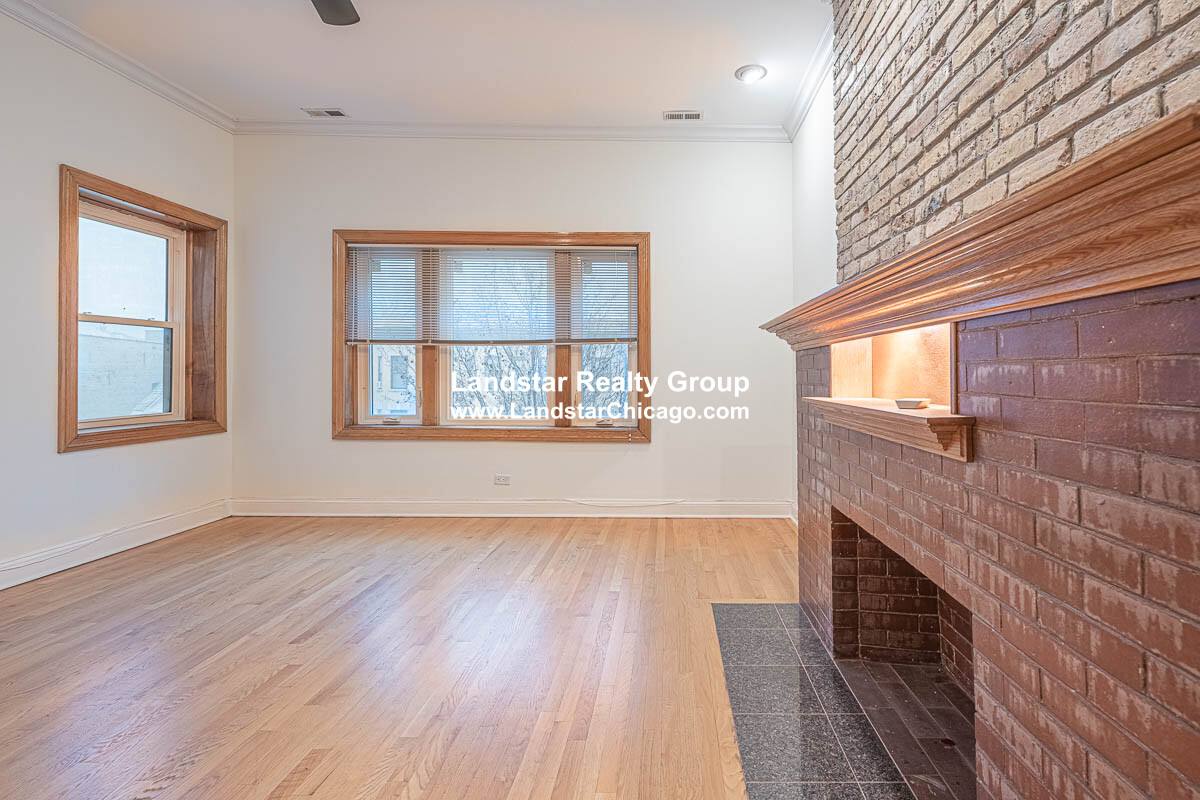 Apartment for rent at 754 W Bittersweet #3, Chicago, IL 60613