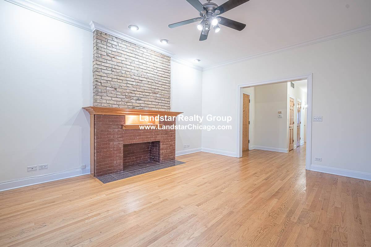 Apartment for rent at 754 W Bittersweet #3, Chicago, IL 60613