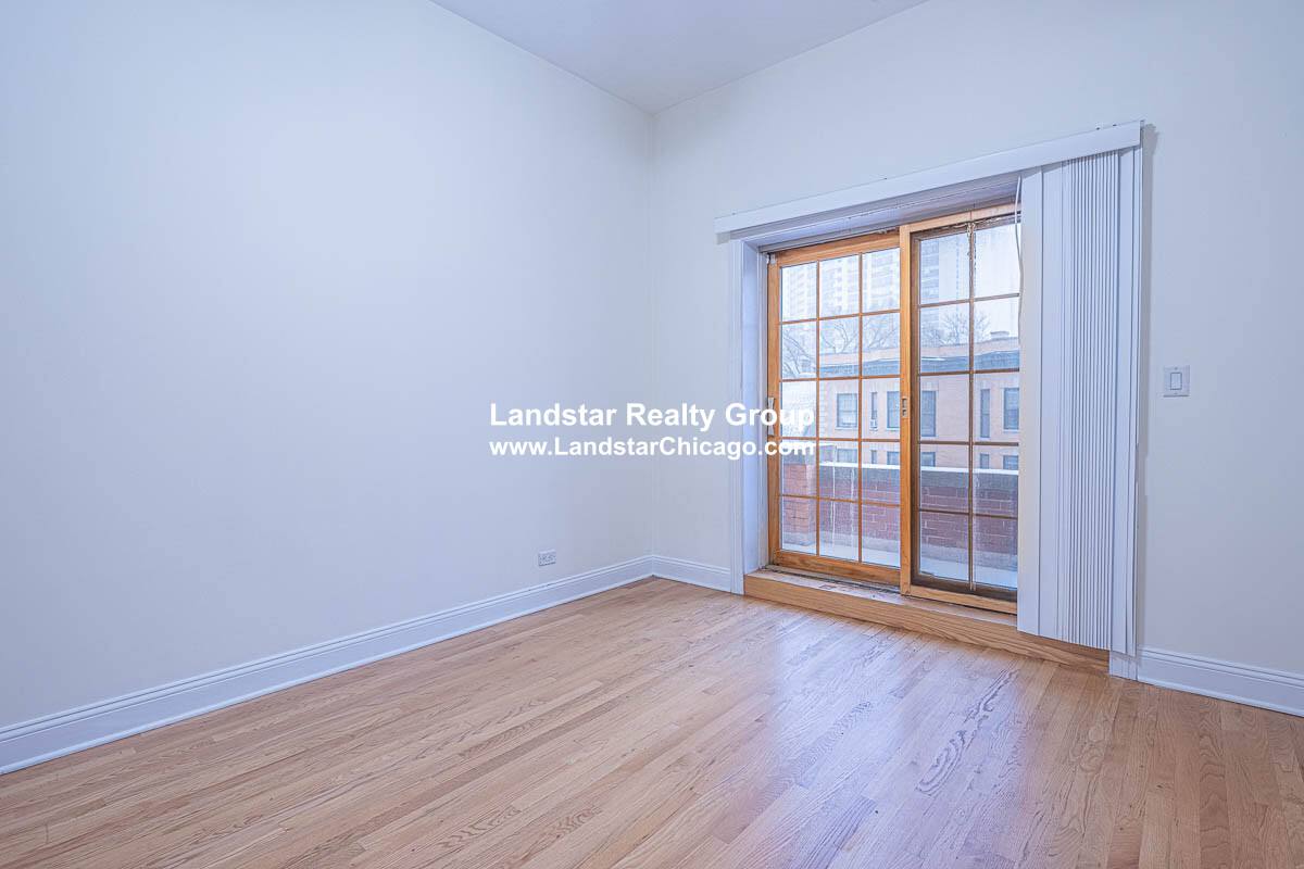 Apartment for rent at 754 W Bittersweet #3, Chicago, IL 60613
