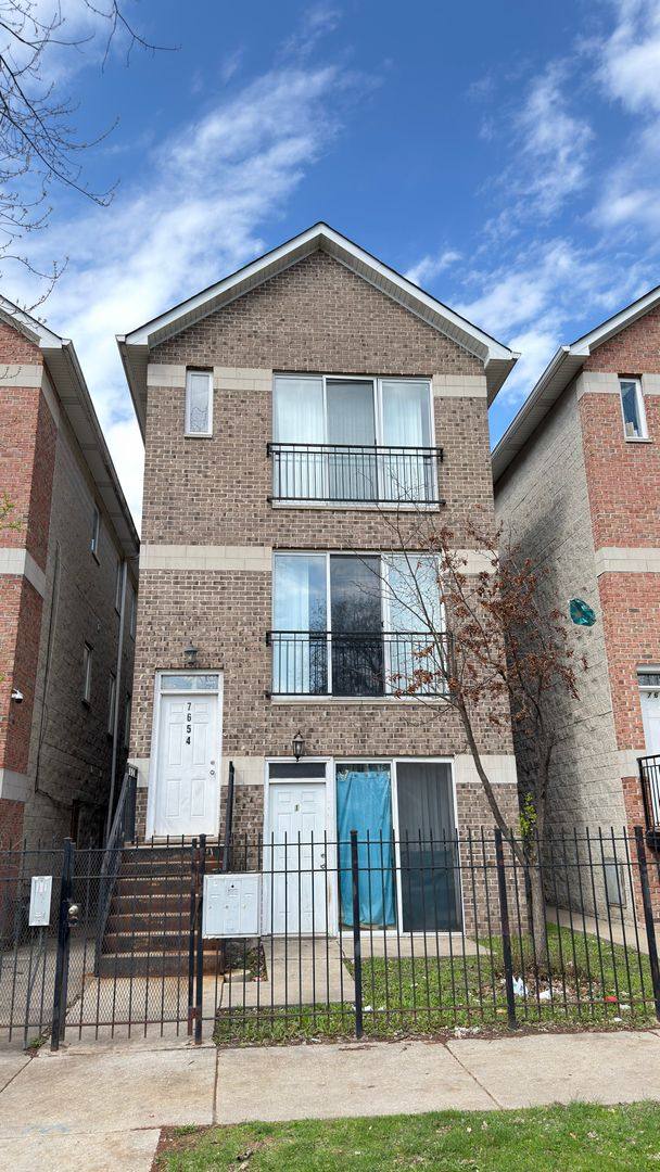 Apartment for rent at 7654 S Colfax Ave, Chicago, IL 60649