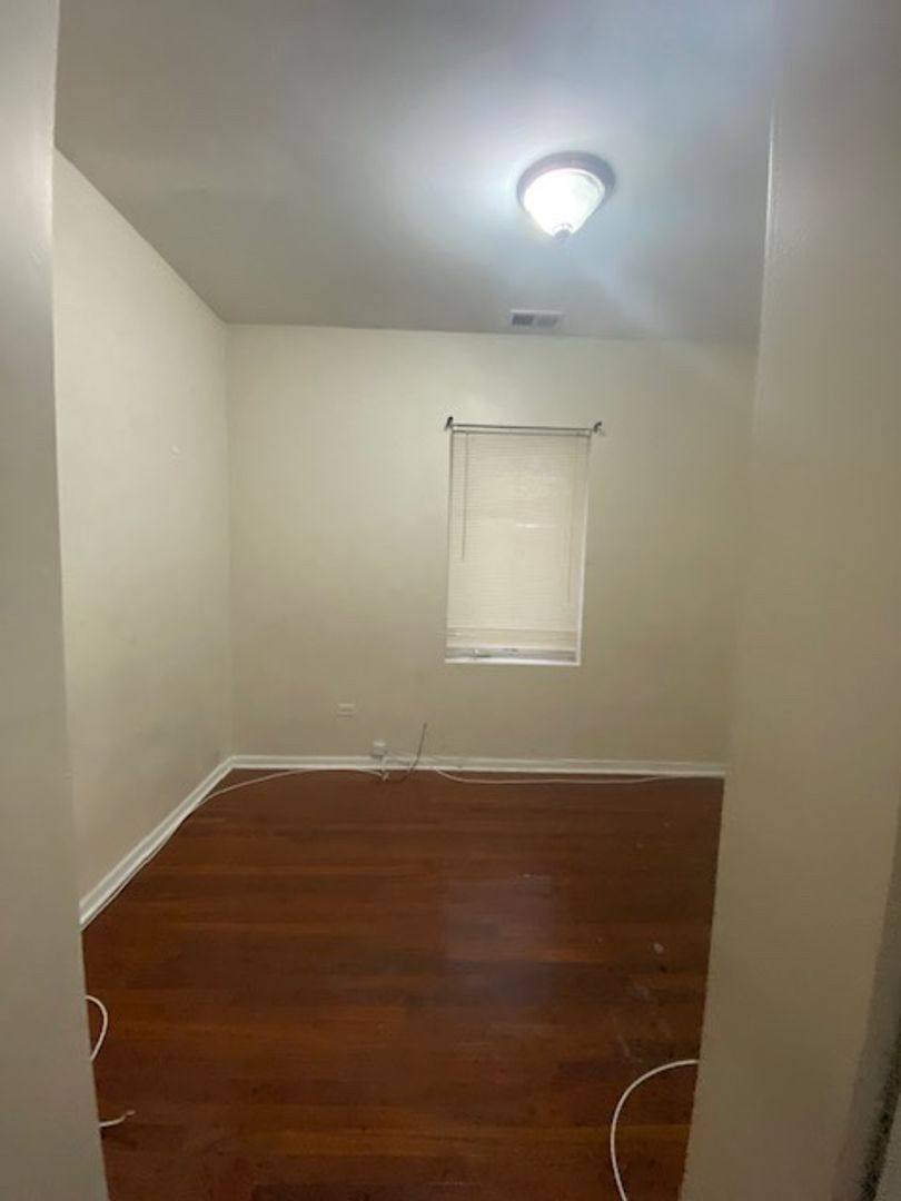 Apartment for rent at 7654 S Colfax Ave, Chicago, IL 60649