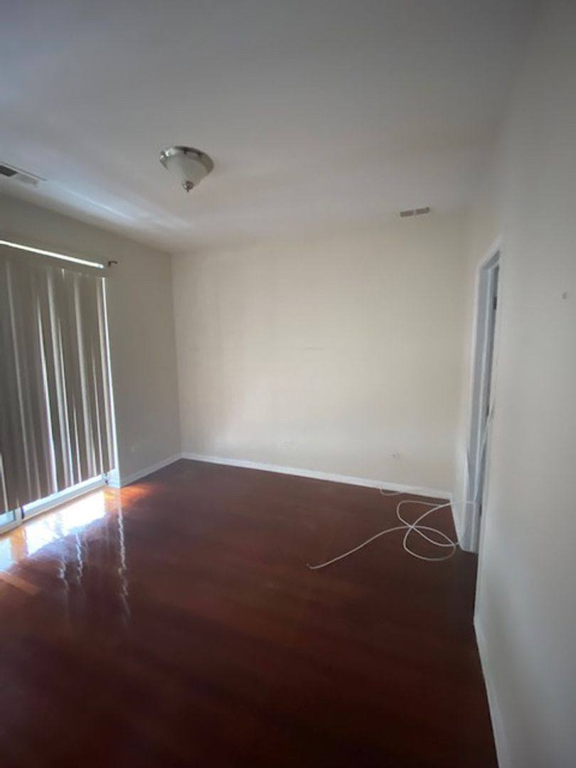 Apartment for rent at 7654 S Colfax Ave, Chicago, IL 60649