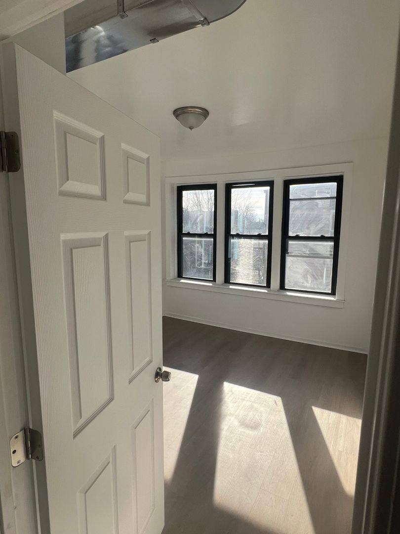 Apartment for rent at 8445 S Ingleside Ave, Chicago, IL 60619
