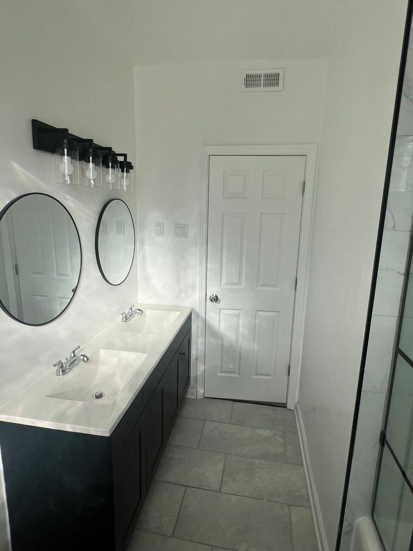 Apartment for rent at 8445 S Ingleside Ave, Chicago, IL 60619