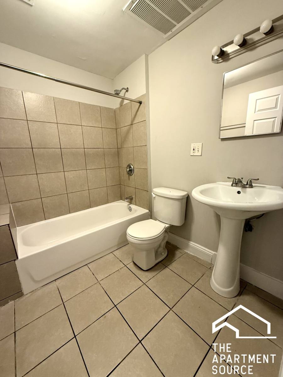 Apartment for rent at 2211 E 69th St #G, Chicago, IL 60649