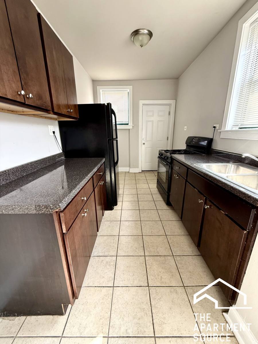 Apartment for rent at 2211 E 69th St #3, Chicago, IL 60649
