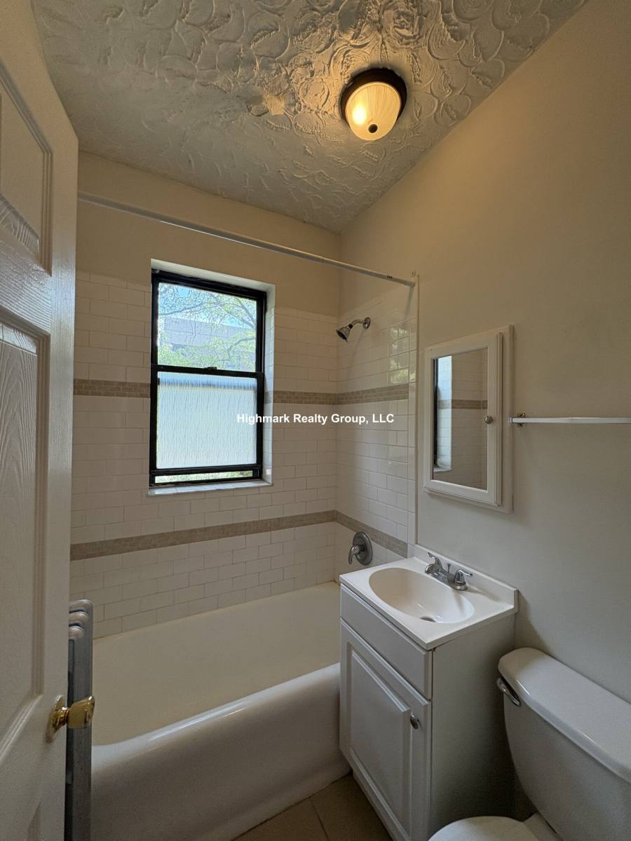 Apartment for rent at 839 W Sheridan Rd #602, Chicago, IL 60613