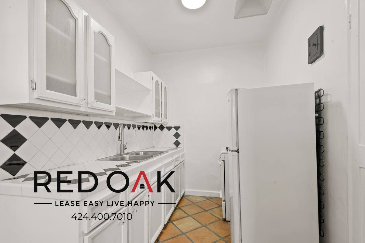 Condo for rent at 660 S Cochran Ave #107, Los Angeles, CA 90036