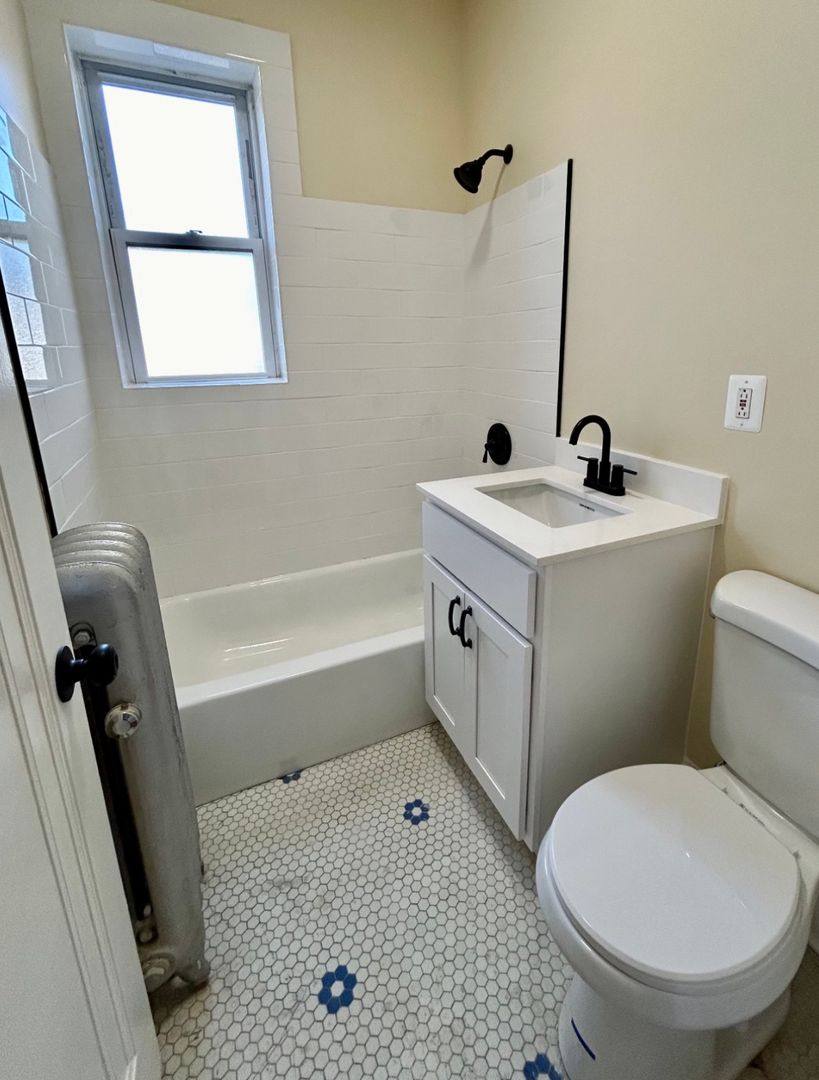 Apartment for rent at 4055 W School St #3N, Chicago, IL 60641