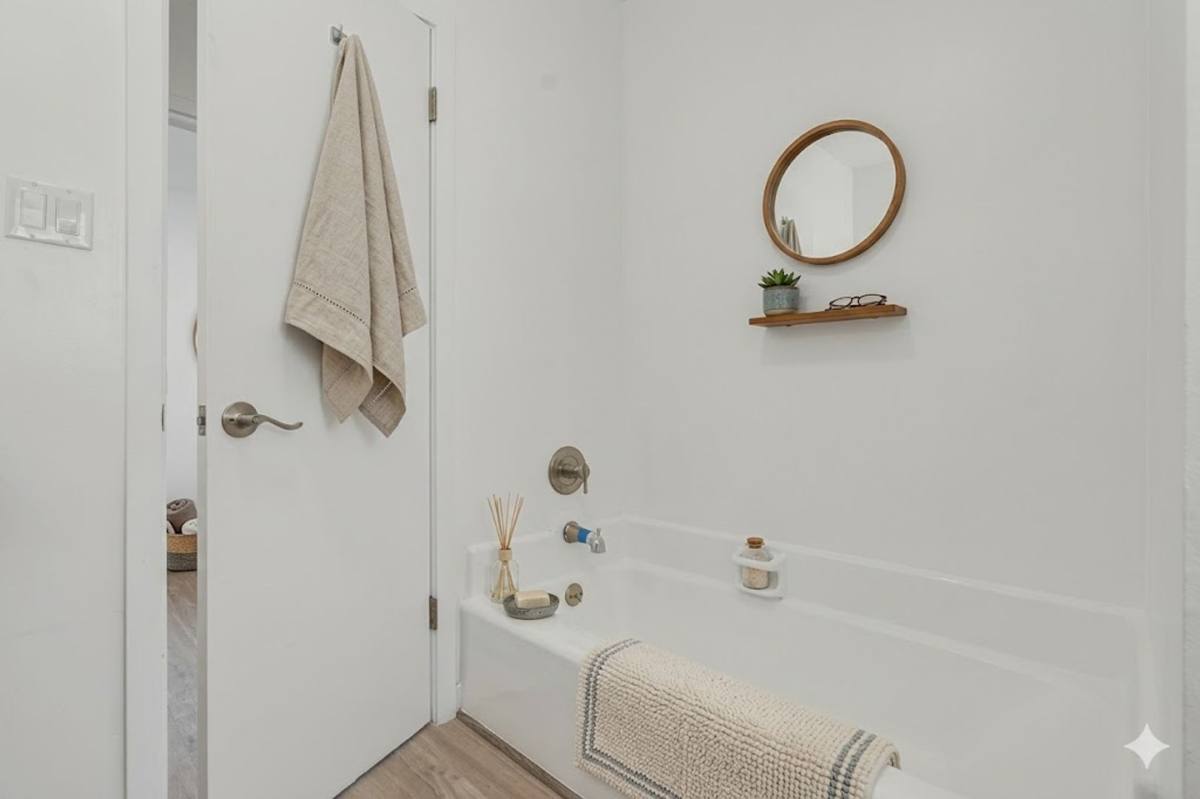 Apartment for rent at 1827 N Van Ness Ave, Los Angeles, CA 90028