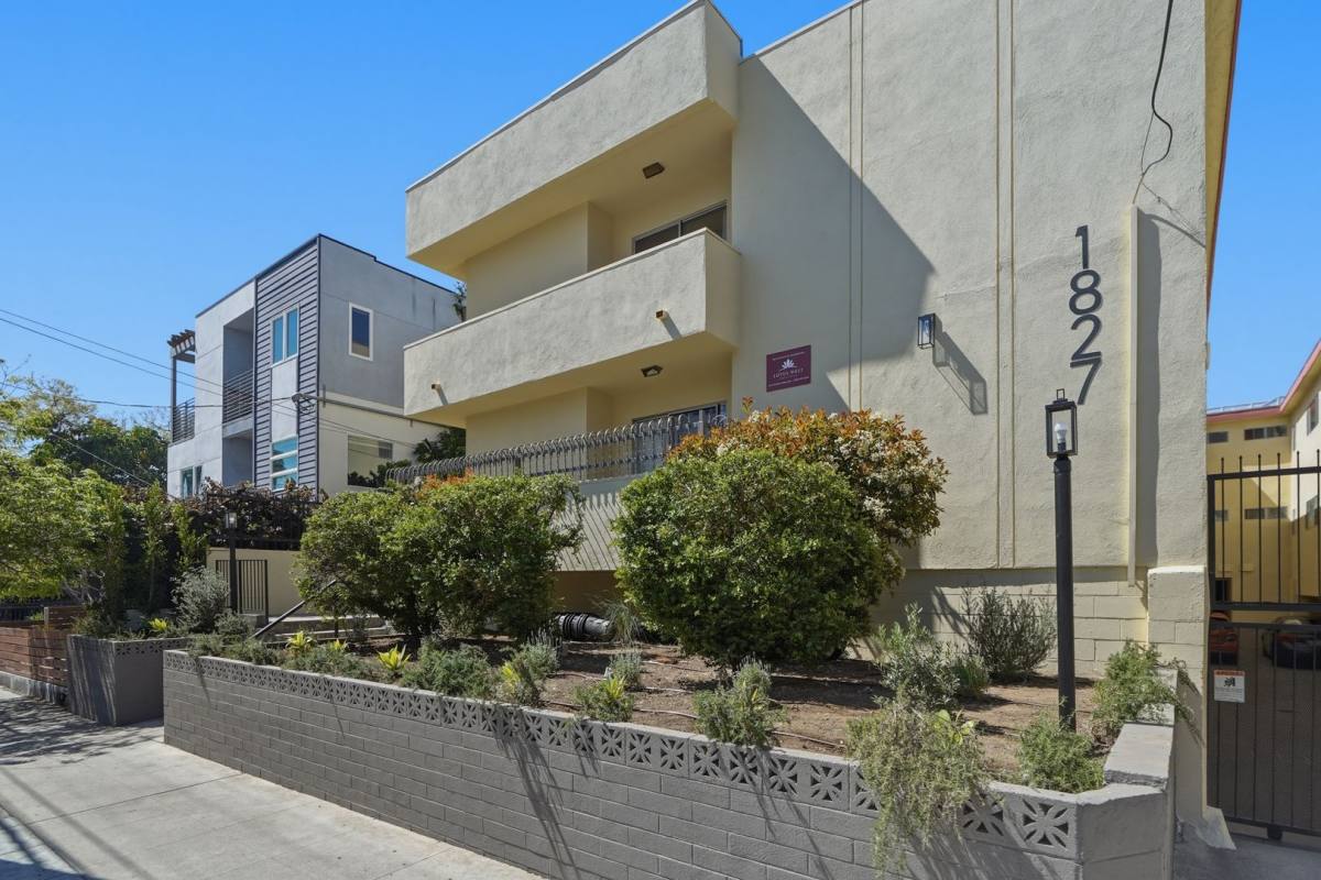 Apartment for rent at 1827 N Van Ness Ave, Los Angeles, CA 90028